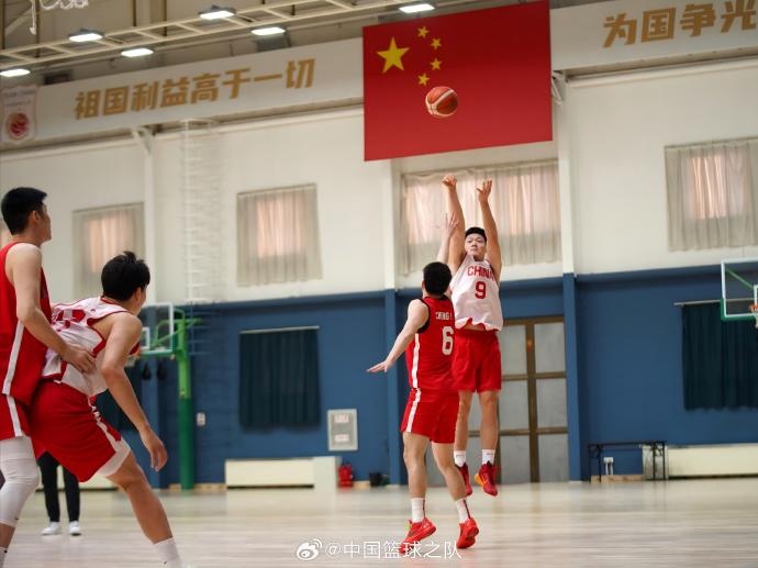  對(duì)抗訓(xùn)練繼續(xù)！中國(guó)男籃最新訓(xùn)練圖集新鮮出爐