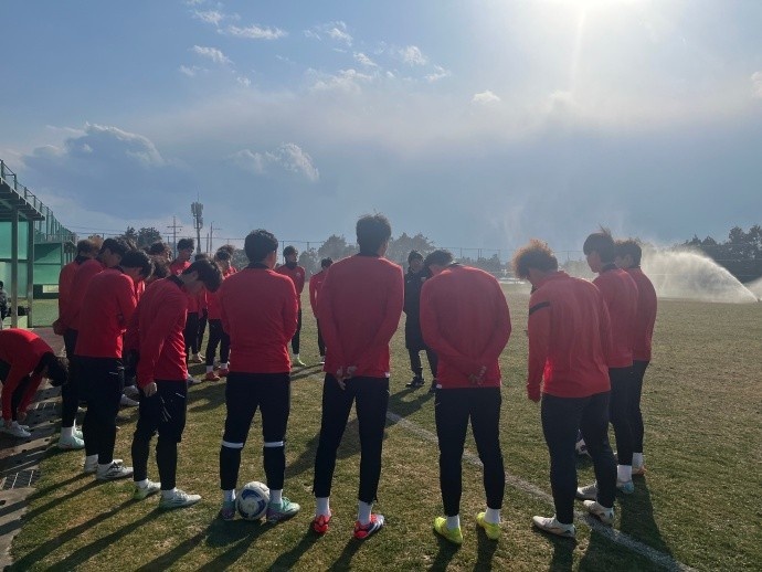  濟(jì)州島拉練首戰(zhàn)，上海海港B隊(duì)1-1戰(zhàn)平韓國(guó)建國(guó)大學(xué)