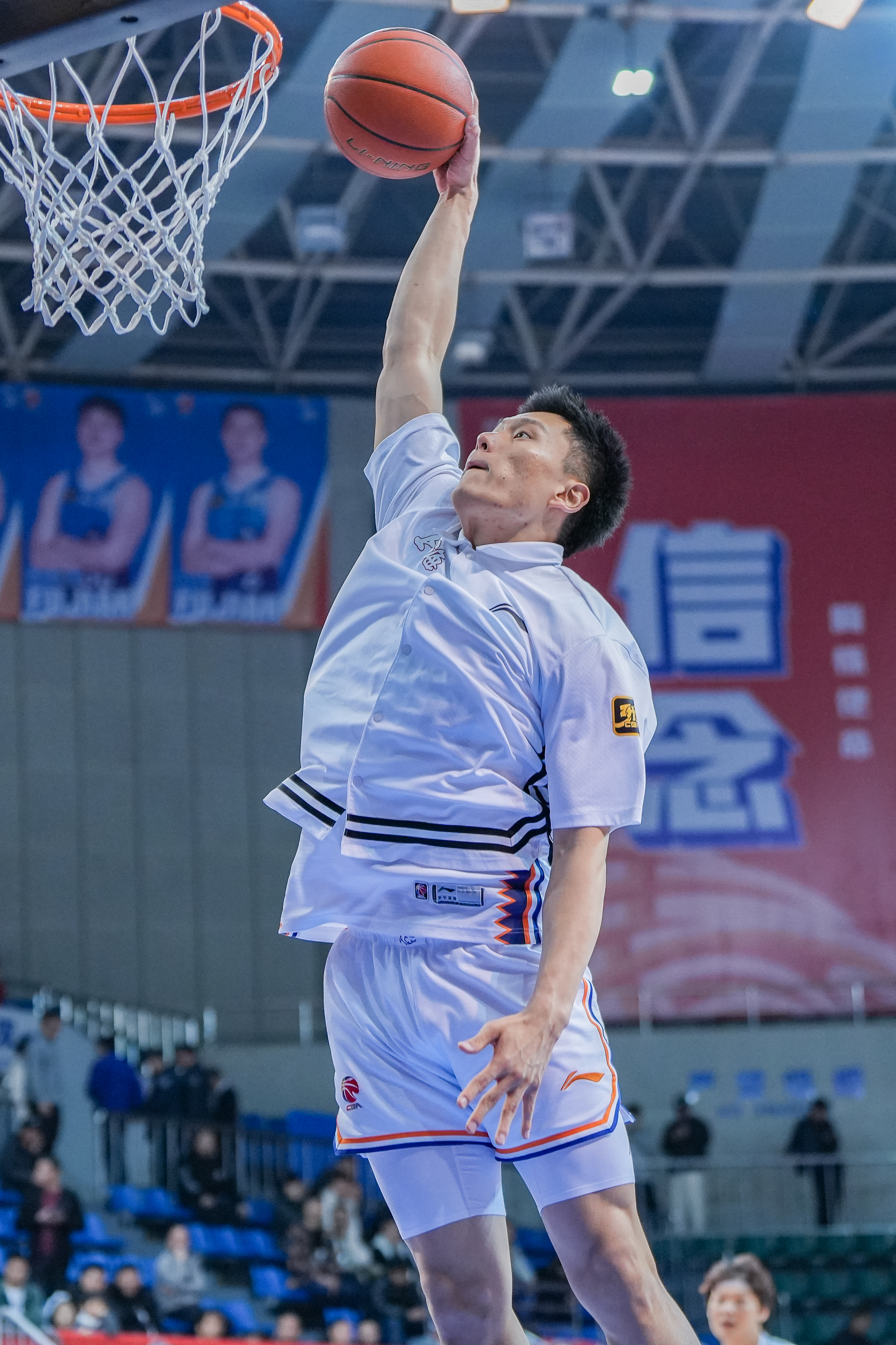  持續(xù)漲球！上海男籃“李花”組合—李弘權(quán)、李添榮
