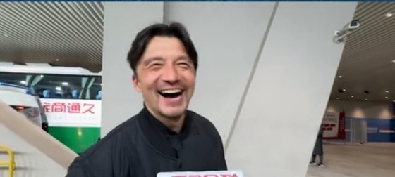  帶孩子和帶球隊(duì)哪個更累？謝暉笑言：都累，但帶孩子更累