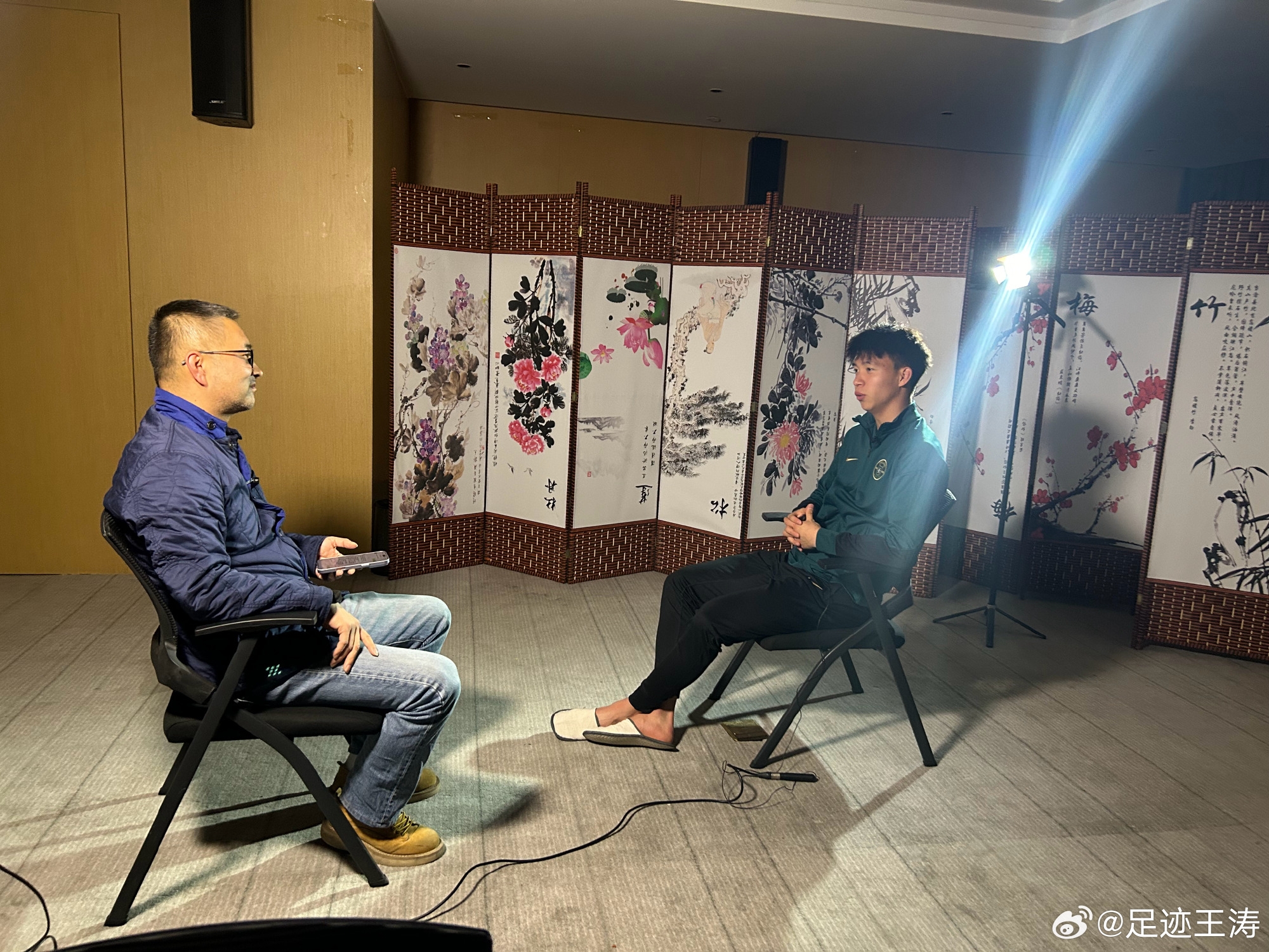  記者：王鈺棟視韋世豪為偶像&想加他微信，現(xiàn)進了國足不知加到?jīng)]