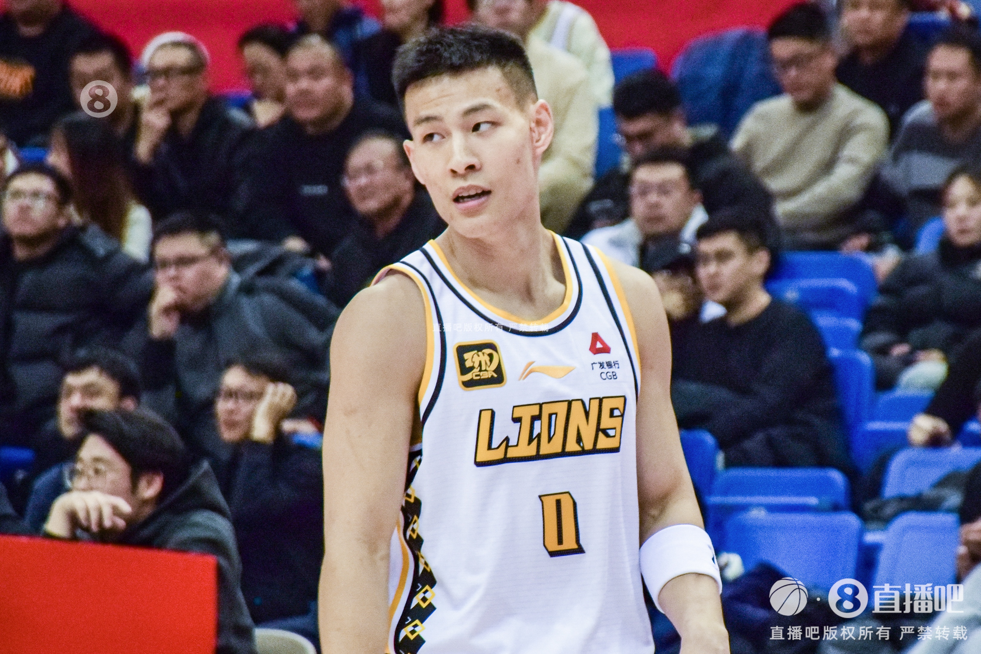  毫無狀態(tài)！林秉圣11投僅1中拿到3分3斷 出現(xiàn)2失誤4犯規(guī)