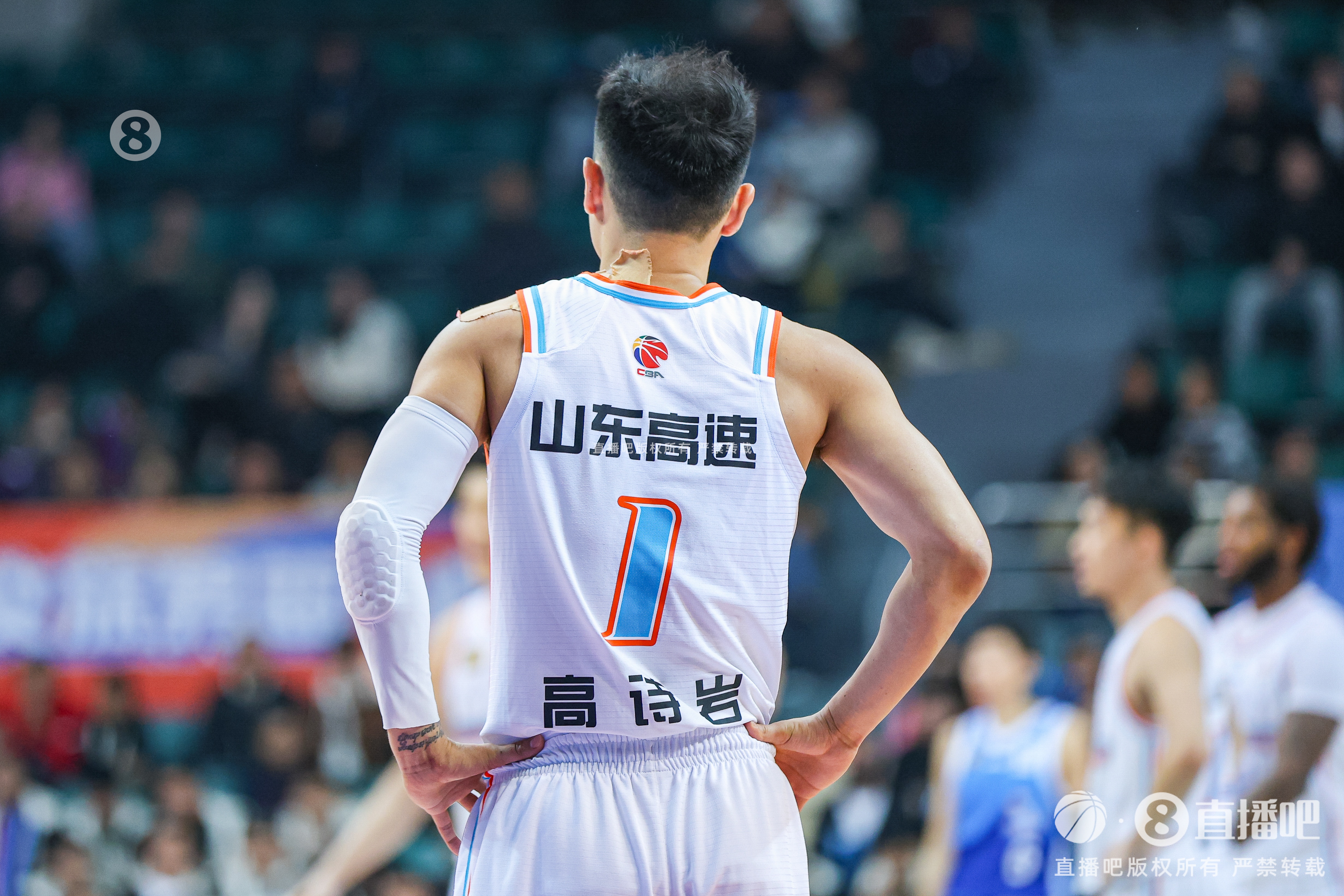 慢熱！首節(jié)山東落后四川1分 全隊(duì)首發(fā)5人單節(jié)合計(jì)僅拿到3分