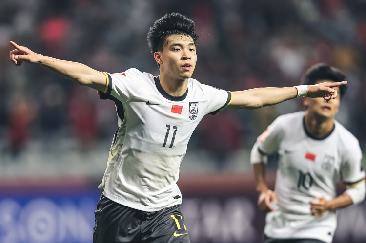  北青體育：18歲“跳級(jí)生”王鈺棟有望進(jìn)入國足客戰(zhàn)沙特名單！